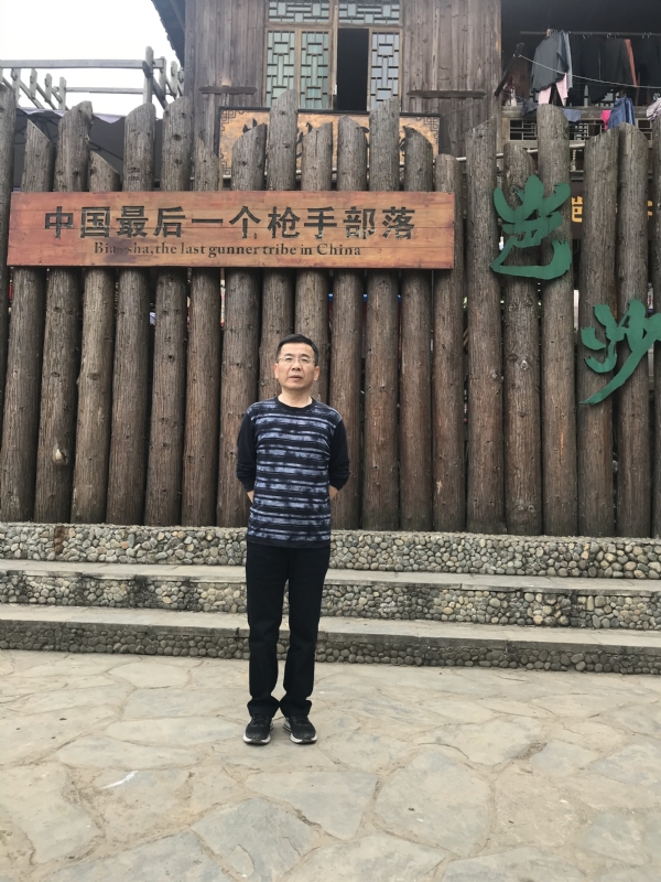 屯里的富豪的第一张照片--黔东中老年相亲网